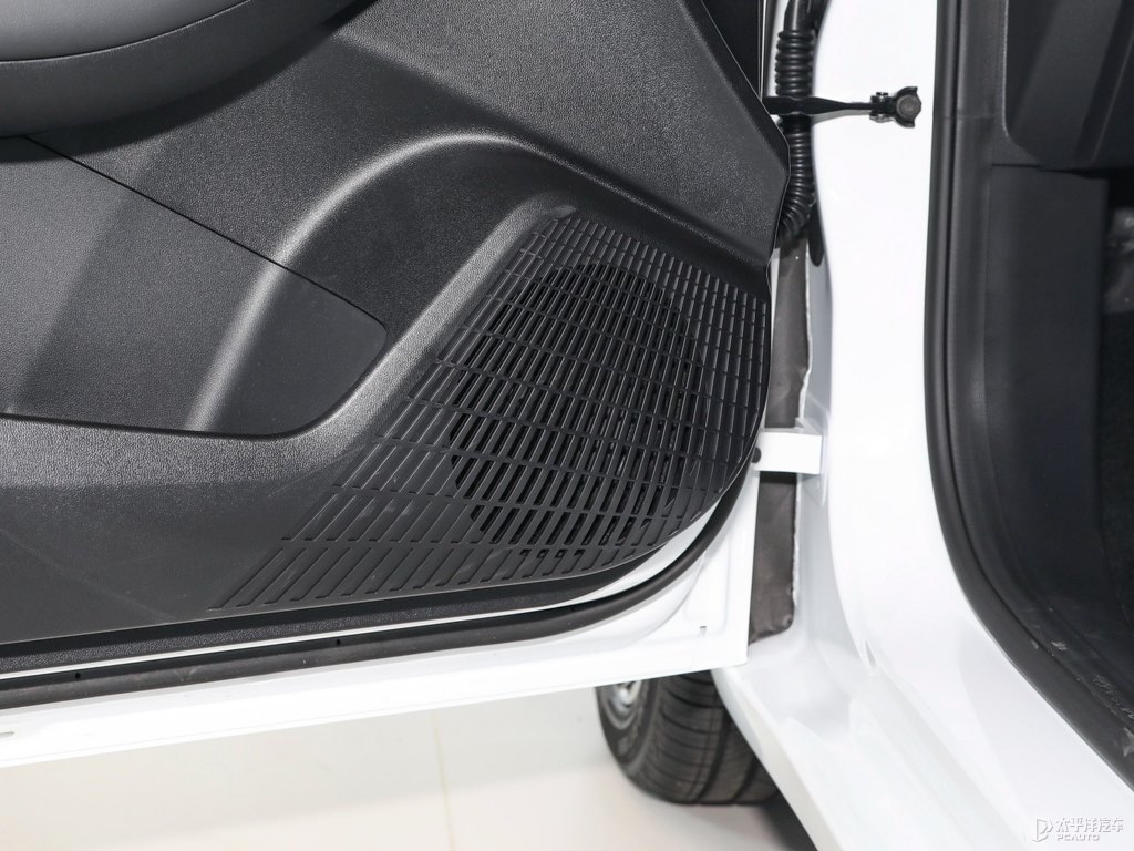 亮白榮威i5車廂內(nèi)飾圖片