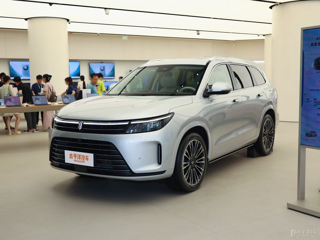 冰晶銀問(wèn)界M7整車(chē)外觀外觀圖片