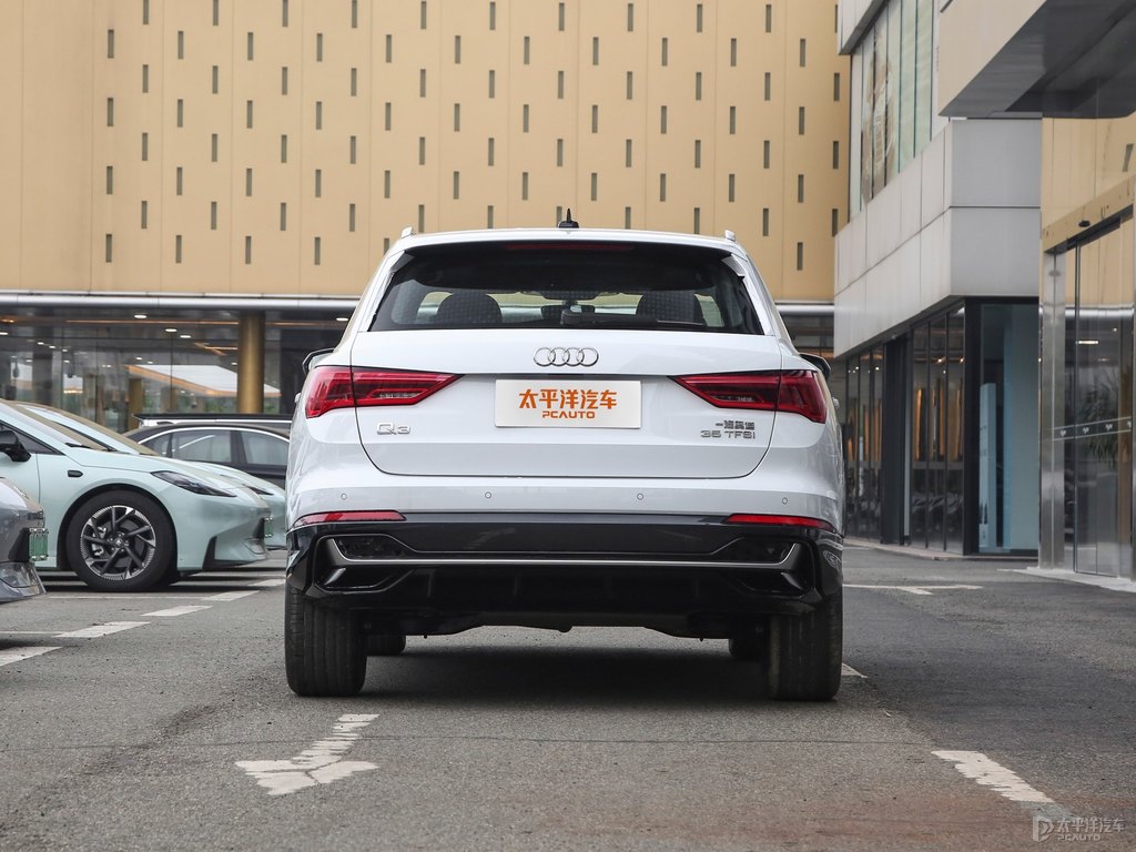 冰川白奧迪Q3整車外觀外觀圖片