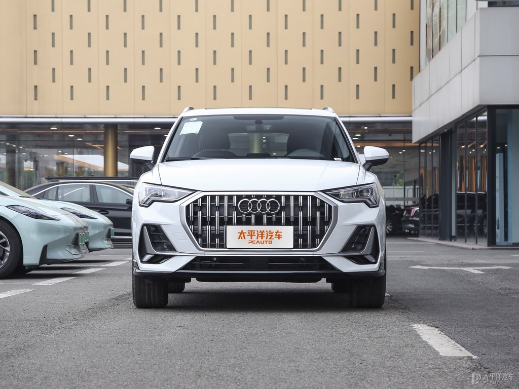 冰川白奧迪Q3整車外觀外觀圖片