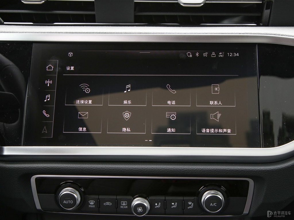 冰川白奧迪Q3中控內(nèi)飾圖片