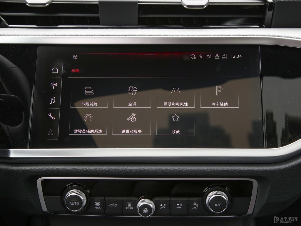 冰川白奧迪Q3中控內(nèi)飾圖片