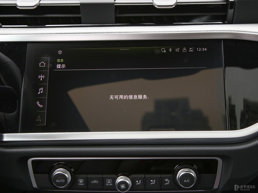 冰川白奧迪Q3中控內(nèi)飾圖片