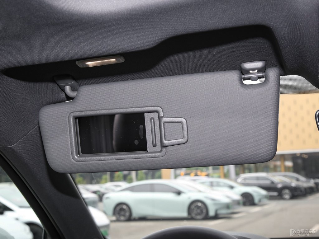 冰川白奧迪Q3車廂內(nèi)飾圖片