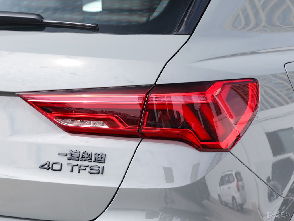量子灰奧迪Q3車尾外觀圖片