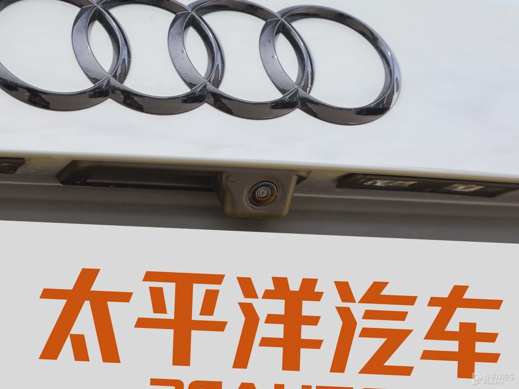 量子灰奧迪Q3車尾外觀圖片