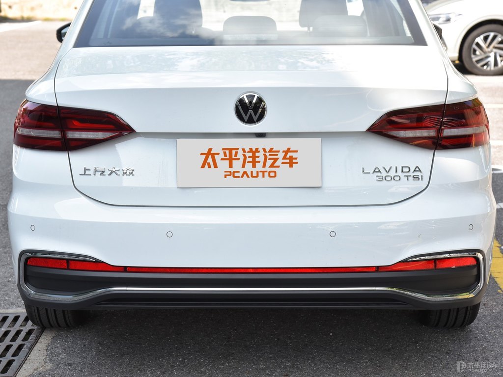 開場白朗逸車尾外觀圖片