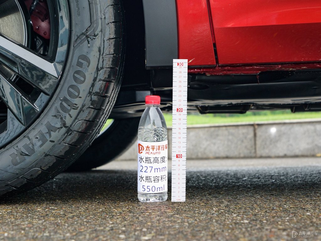 超導(dǎo)紅途昂X車身外觀圖片