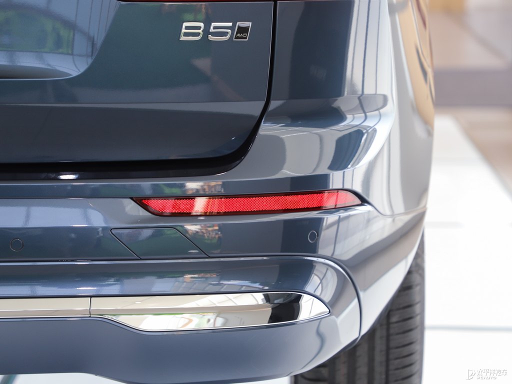 牛仔藍沃爾沃XC60車尾外觀圖片