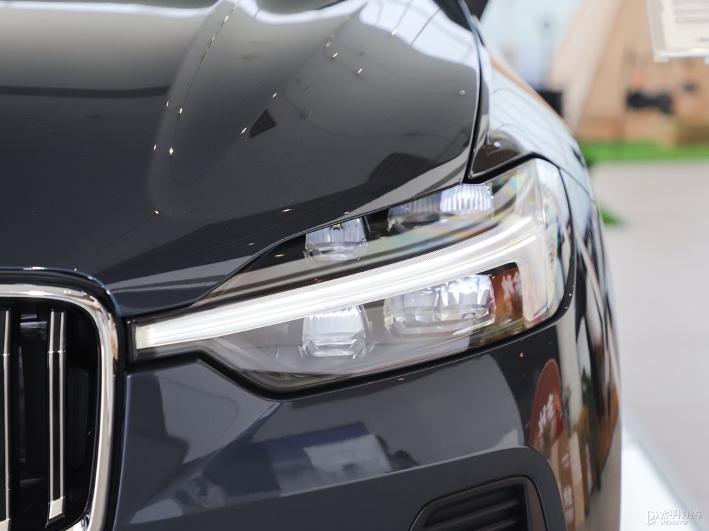 牛仔藍沃爾沃XC60車頭外觀圖片