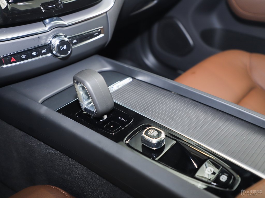 牛仔藍沃爾沃XC60中控內(nèi)飾圖片