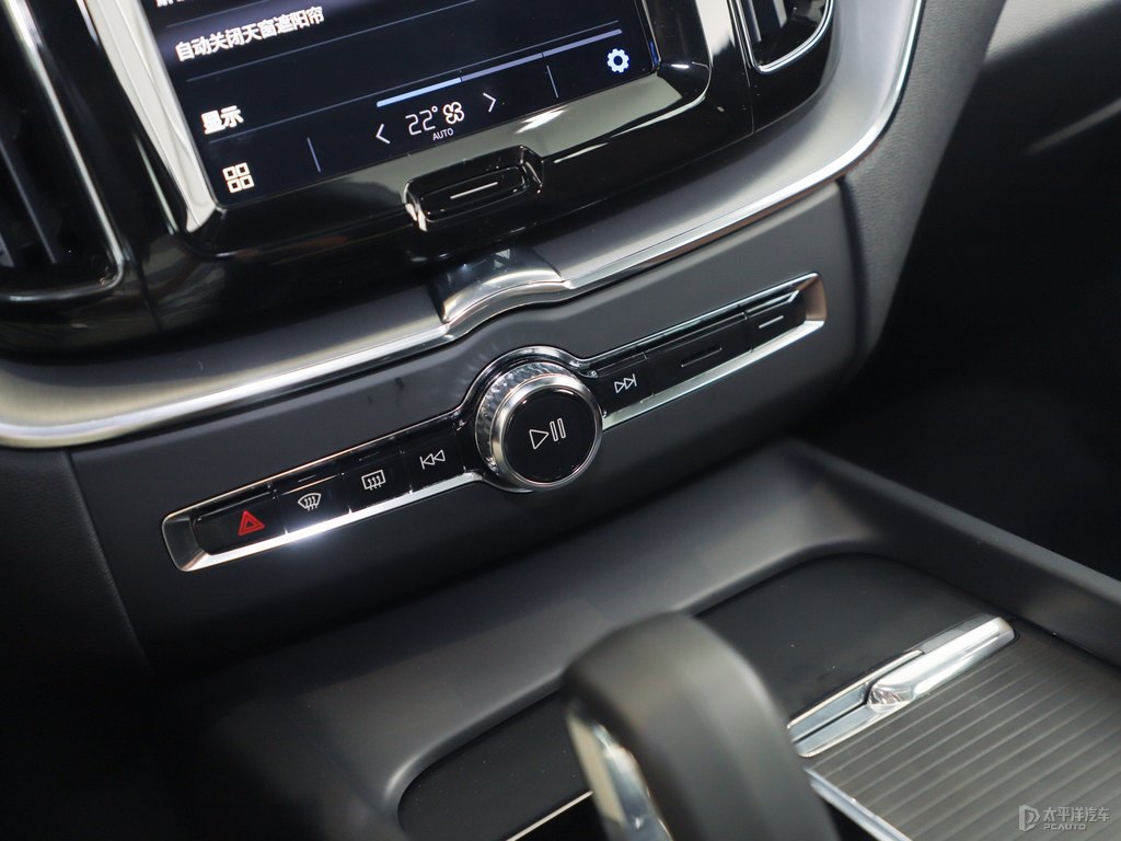 牛仔藍(lán)沃爾沃XC60中控內(nèi)飾圖片