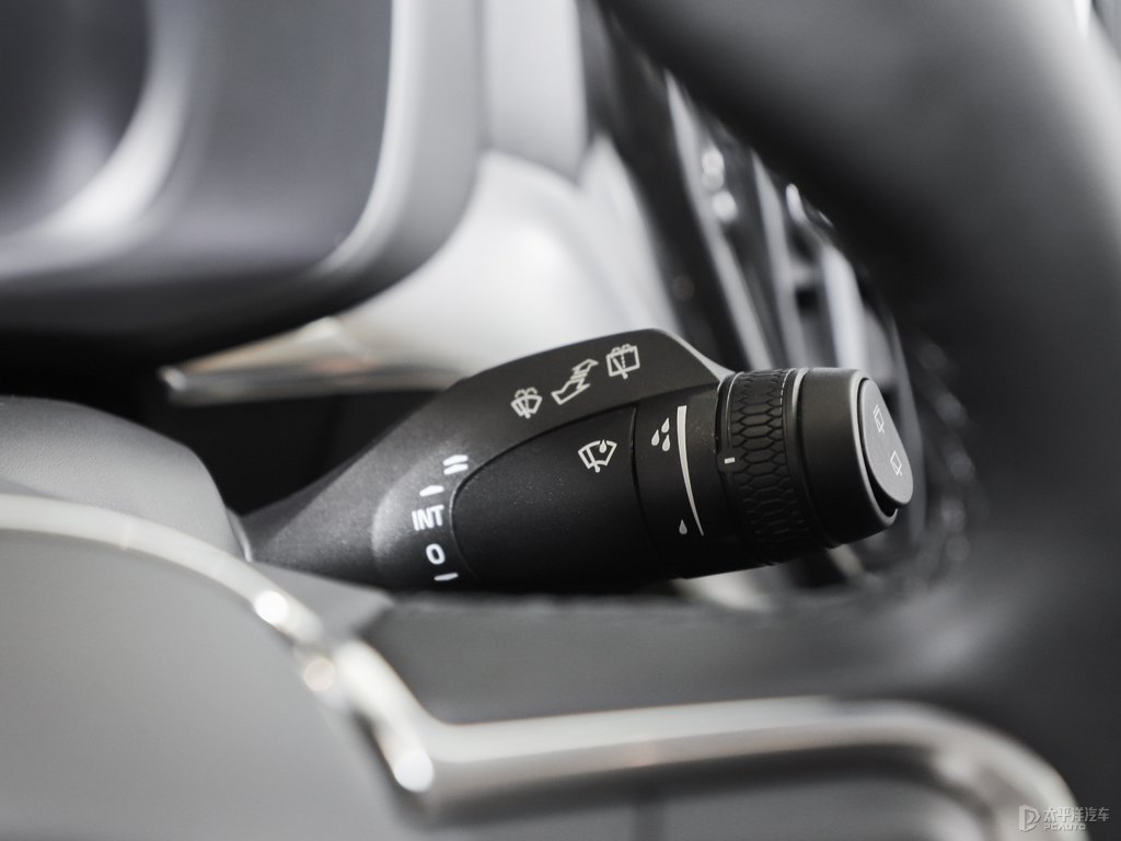 牛仔藍沃爾沃XC60中控內(nèi)飾圖片