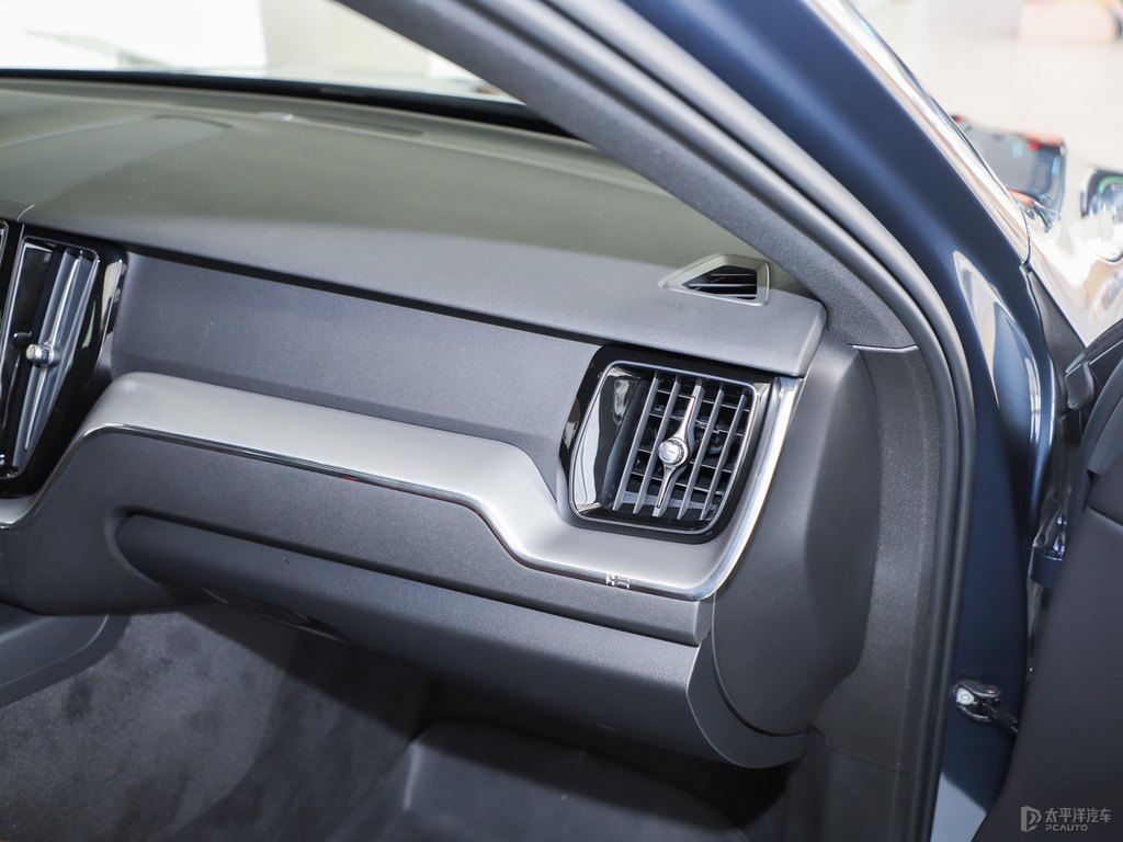 牛仔藍(lán)沃爾沃XC60中控內(nèi)飾圖片