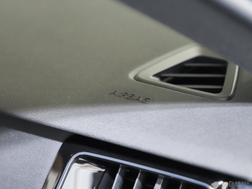 牛仔藍(lán)沃爾沃XC60中控內(nèi)飾圖片