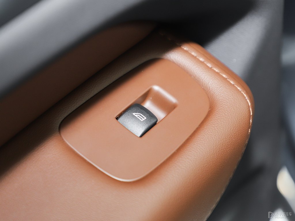 牛仔藍(lán)沃爾沃XC60車廂內(nèi)飾圖片