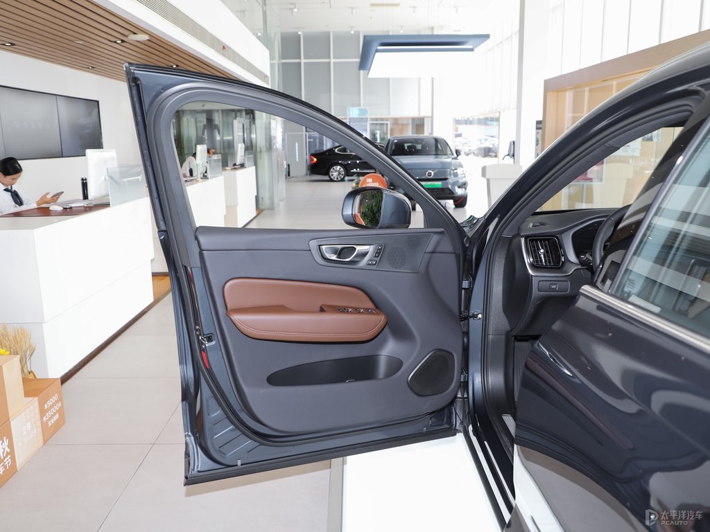 牛仔藍(lán)沃爾沃XC60車廂內(nèi)飾圖片