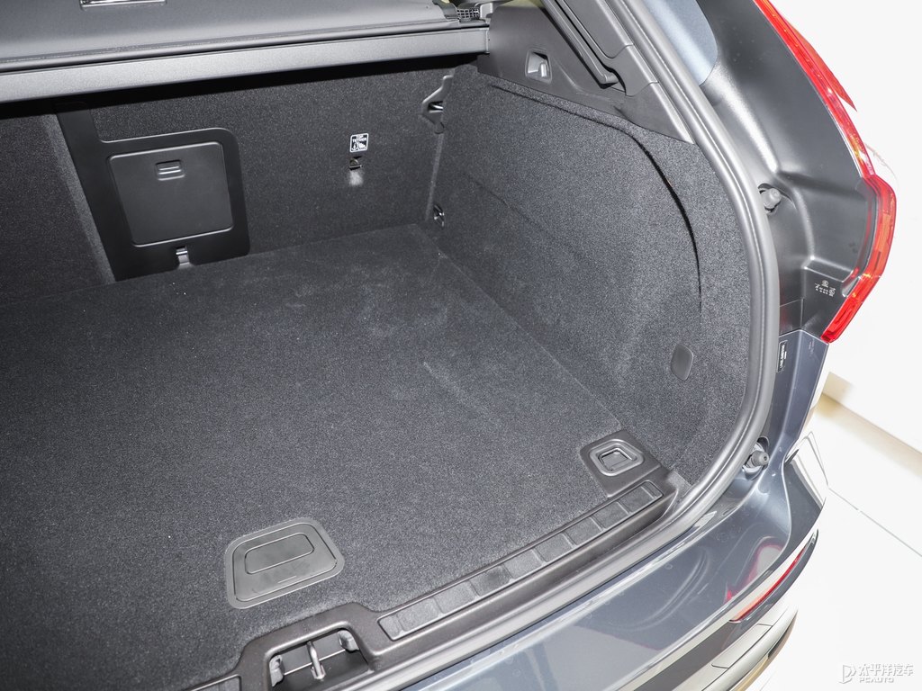 牛仔藍(lán)沃爾沃XC60后備廂空間圖片