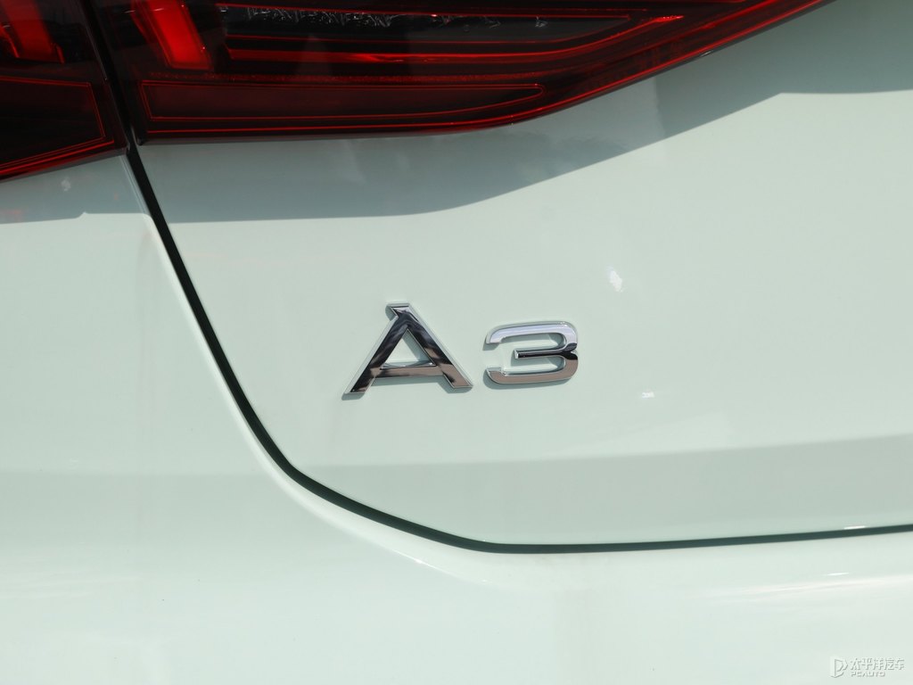喀納斯綠奧迪A3車尾外觀圖片
