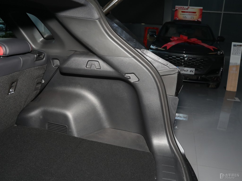 炫影灰長(zhǎng)安CS55PLUS后備廂空間圖片