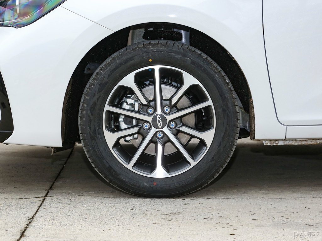 皓月白艾瑞澤5車身外觀圖片