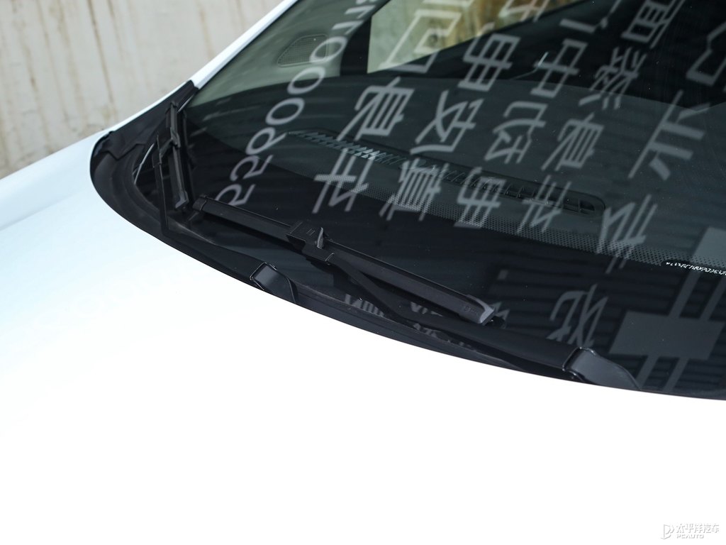 皓月白艾瑞澤5車身外觀圖片