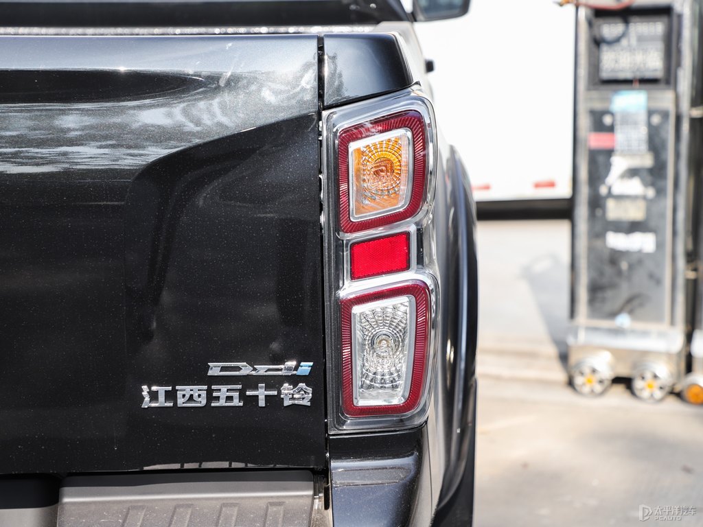 ˹D-MAX܇β^DƬ