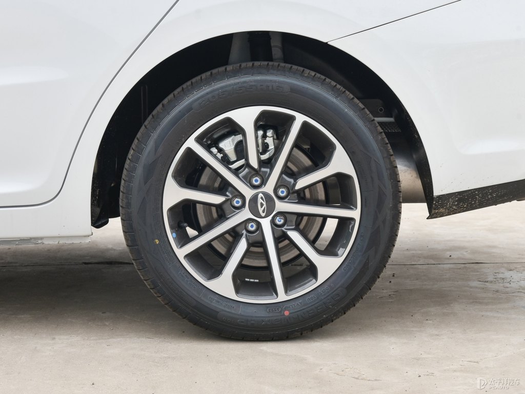 皓月白艾瑞澤5車身外觀圖片
