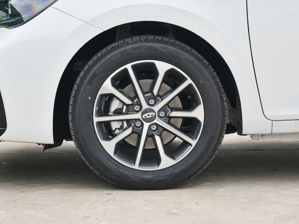 皓月白艾瑞澤5車身外觀圖片