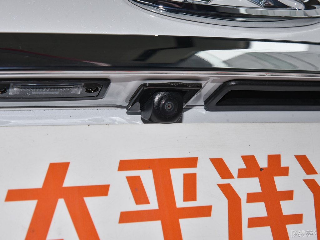 皓月白艾瑞澤5車尾外觀圖片
