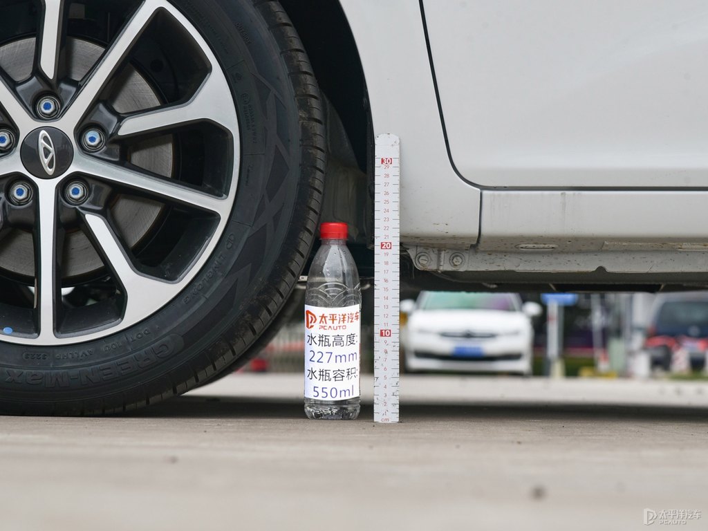 皓月白艾瑞澤5車身外觀圖片