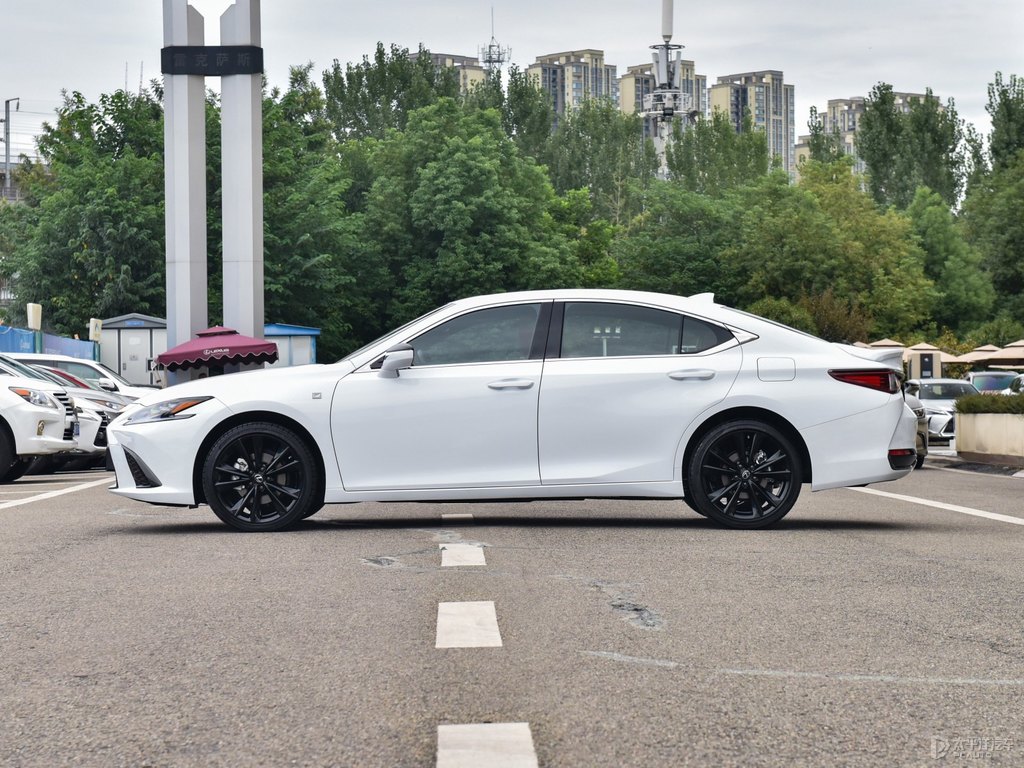 超音速石英白雷克薩斯ES整車外觀外觀圖片