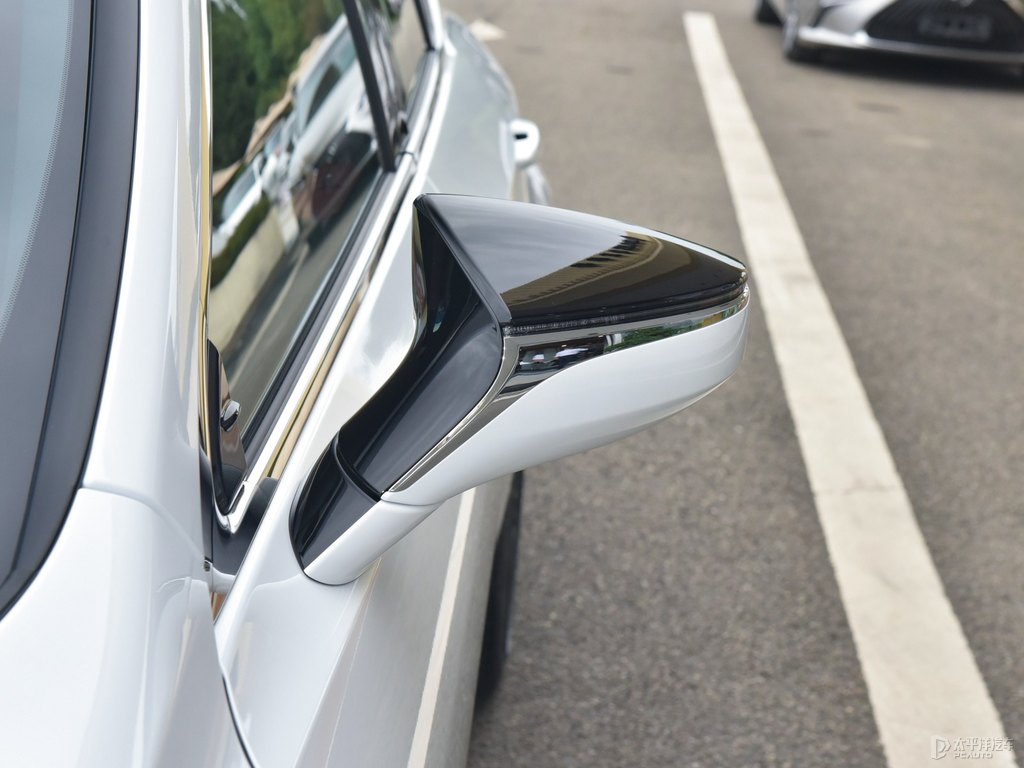 超音速石英白雷克薩斯ES車身外觀圖片