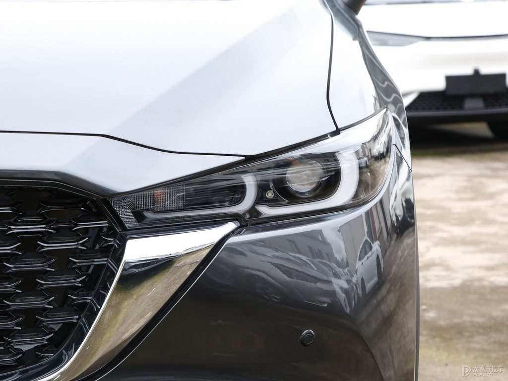 鉑鋼灰馬自達(dá)CX-5車(chē)頭外觀圖片