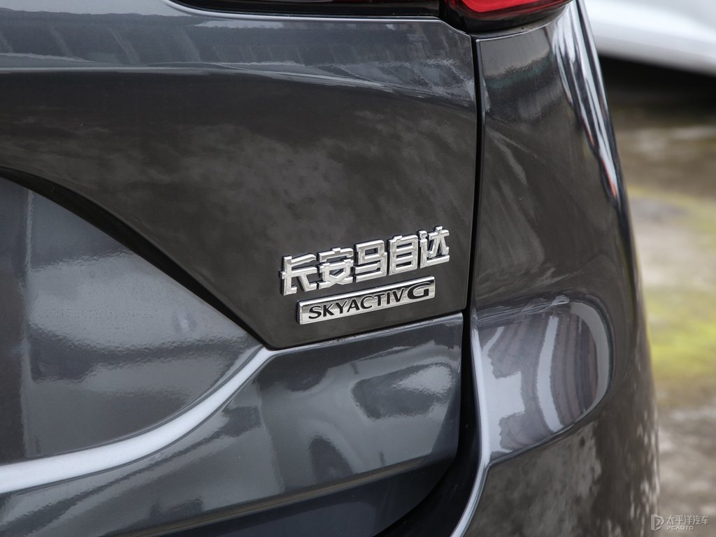 鉑鋼灰馬自達(dá)CX-5車尾外觀圖片