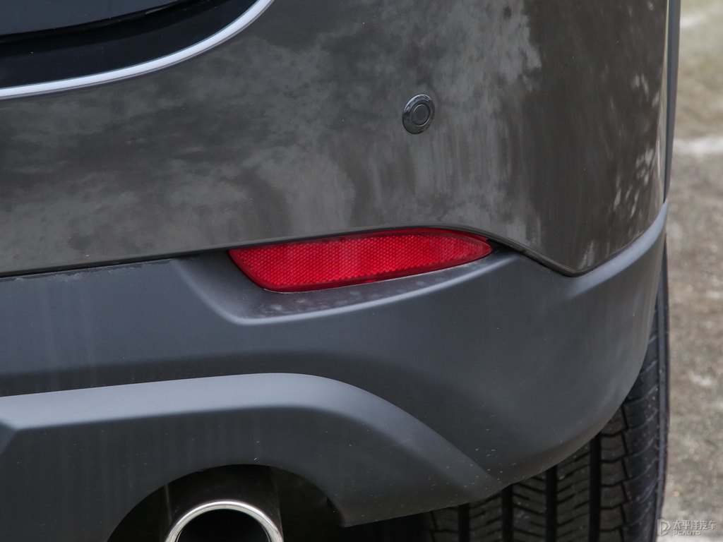 鉑鋼灰馬自達(dá)CX-5車尾外觀圖片