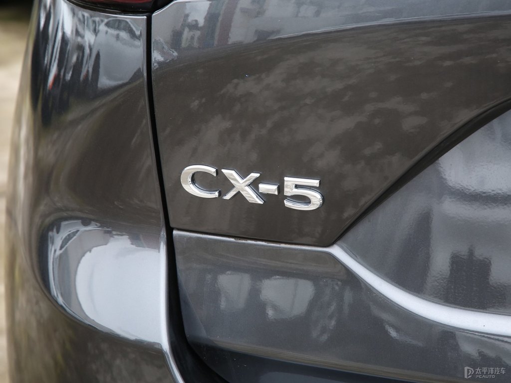 鉑鋼灰馬自達CX-5車尾外觀圖片