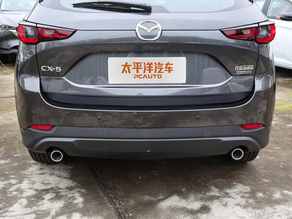 鉑鋼灰馬自達(dá)CX-5車尾外觀圖片