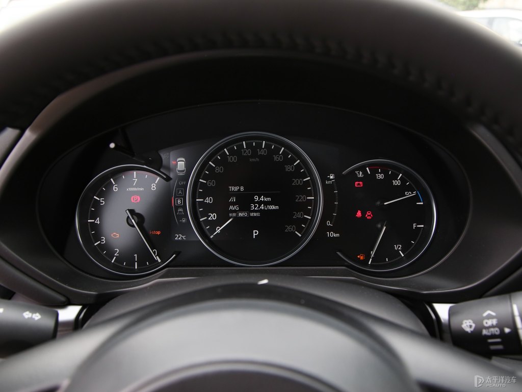 鉑鋼灰馬自達(dá)CX-5中控內(nèi)飾圖片