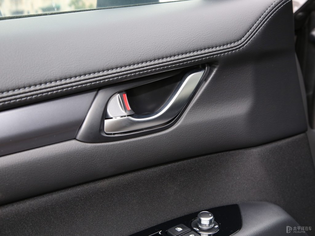 鉑鋼灰馬自達CX-5車廂內(nèi)飾圖片
