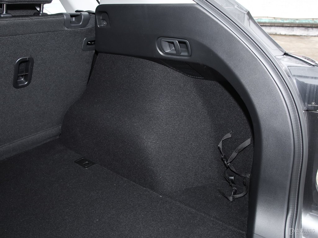 鉑鋼灰馬自達(dá)CX-5后備廂空間圖片