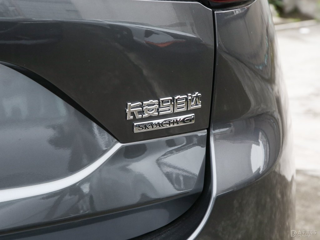 鉑鋼灰馬自達(dá)CX-5車尾外觀圖片
