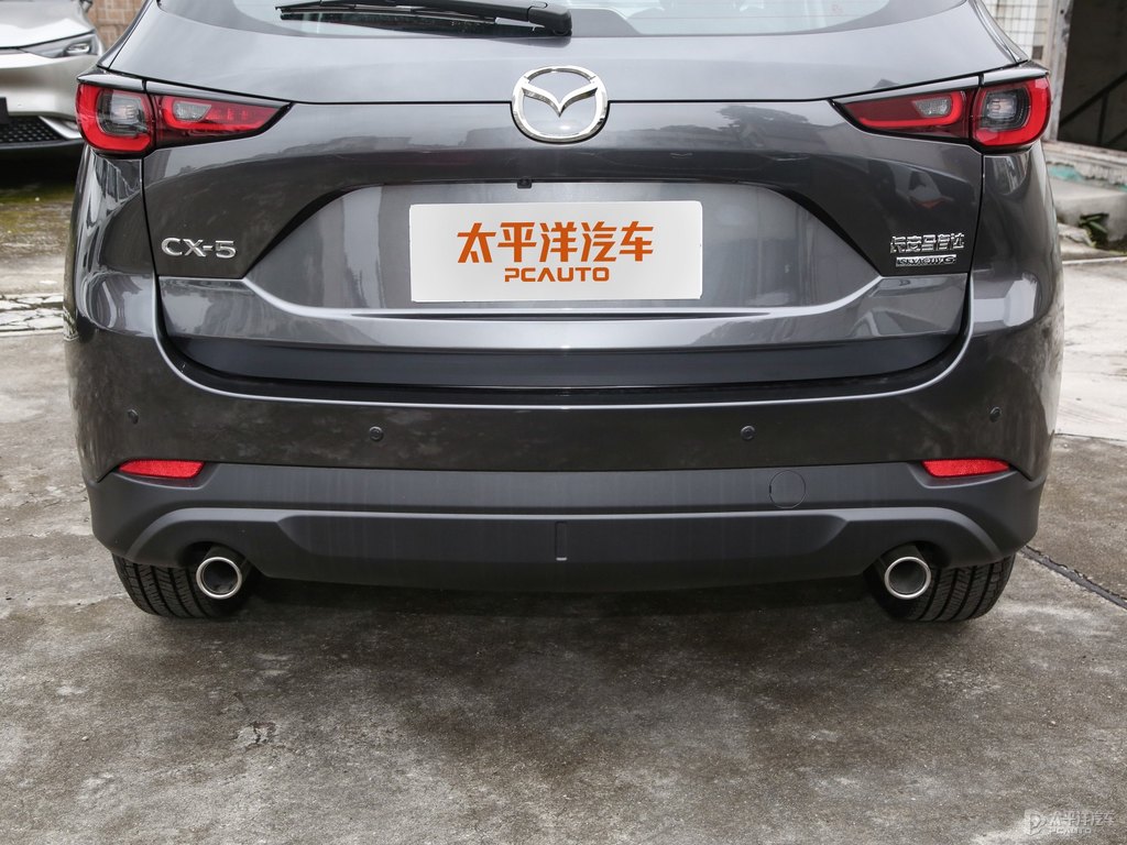 鉑鋼灰馬自達(dá)CX-5車尾外觀圖片