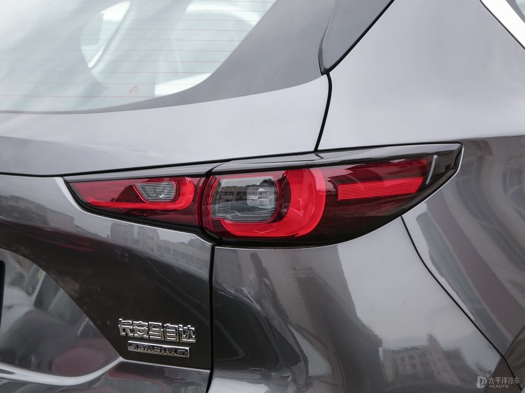 鉑鋼灰馬自達CX-5車尾外觀圖片