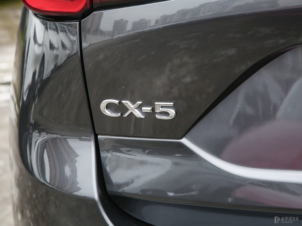 鉑鋼灰馬自達(dá)CX-5車尾外觀圖片