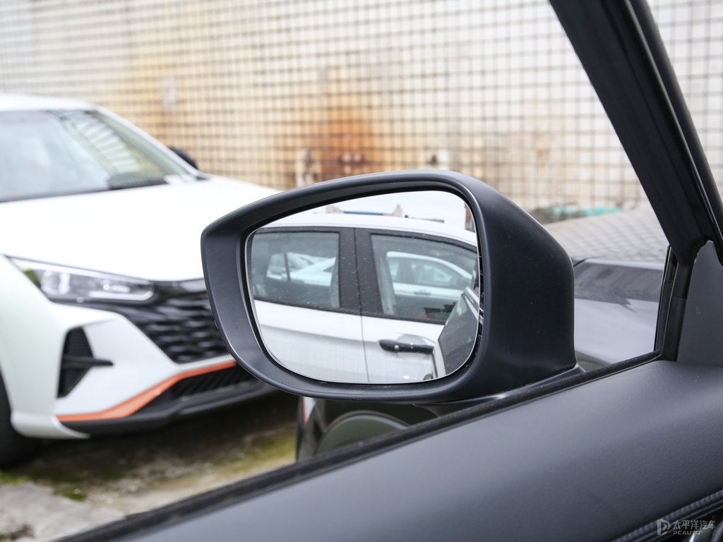 鉑鋼灰馬自達(dá)CX-5車身外觀圖片