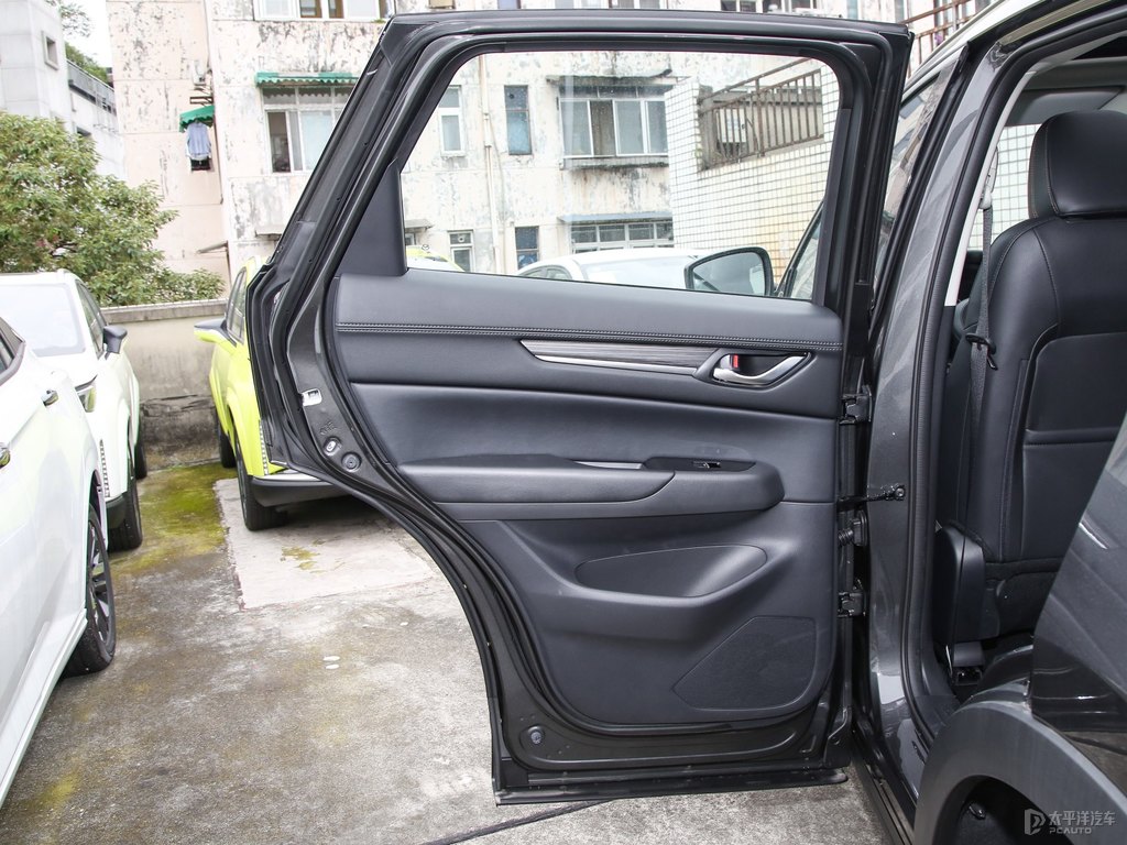 鉑鋼灰馬自達(dá)CX-5車廂內(nèi)飾圖片