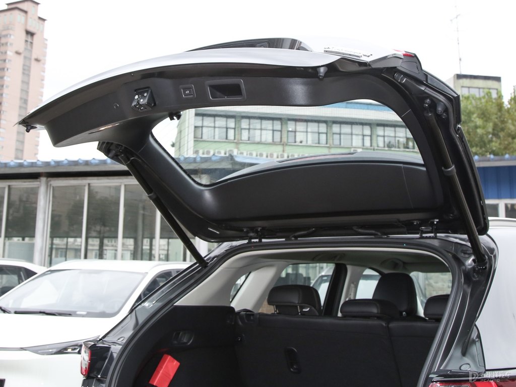 鉑鋼灰馬自達(dá)CX-5后備廂空間圖片