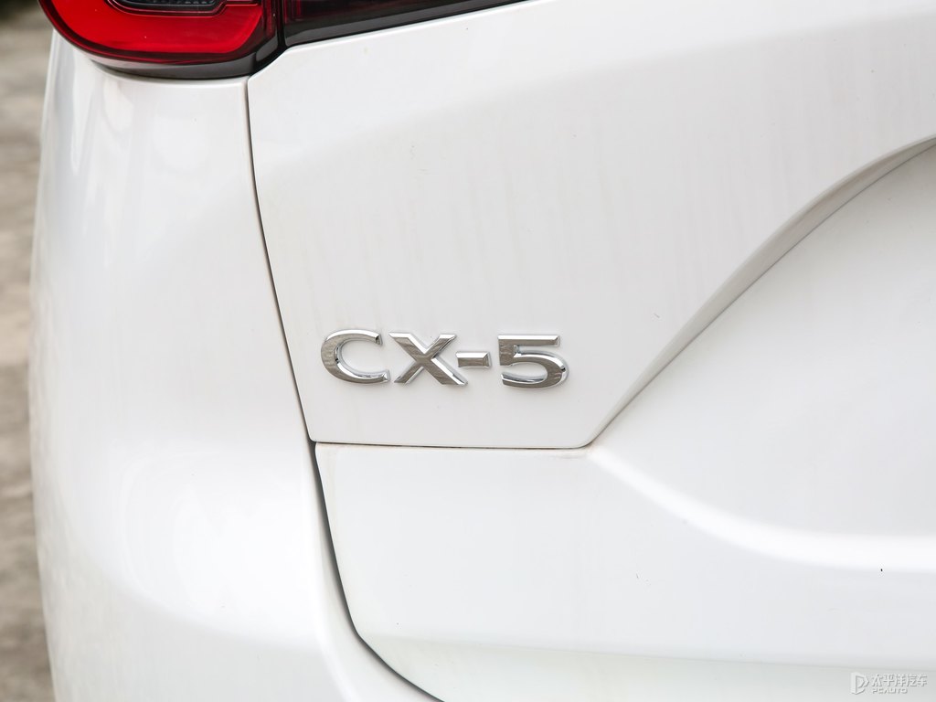 珠光白馬自達(dá)CX-5車尾外觀圖片