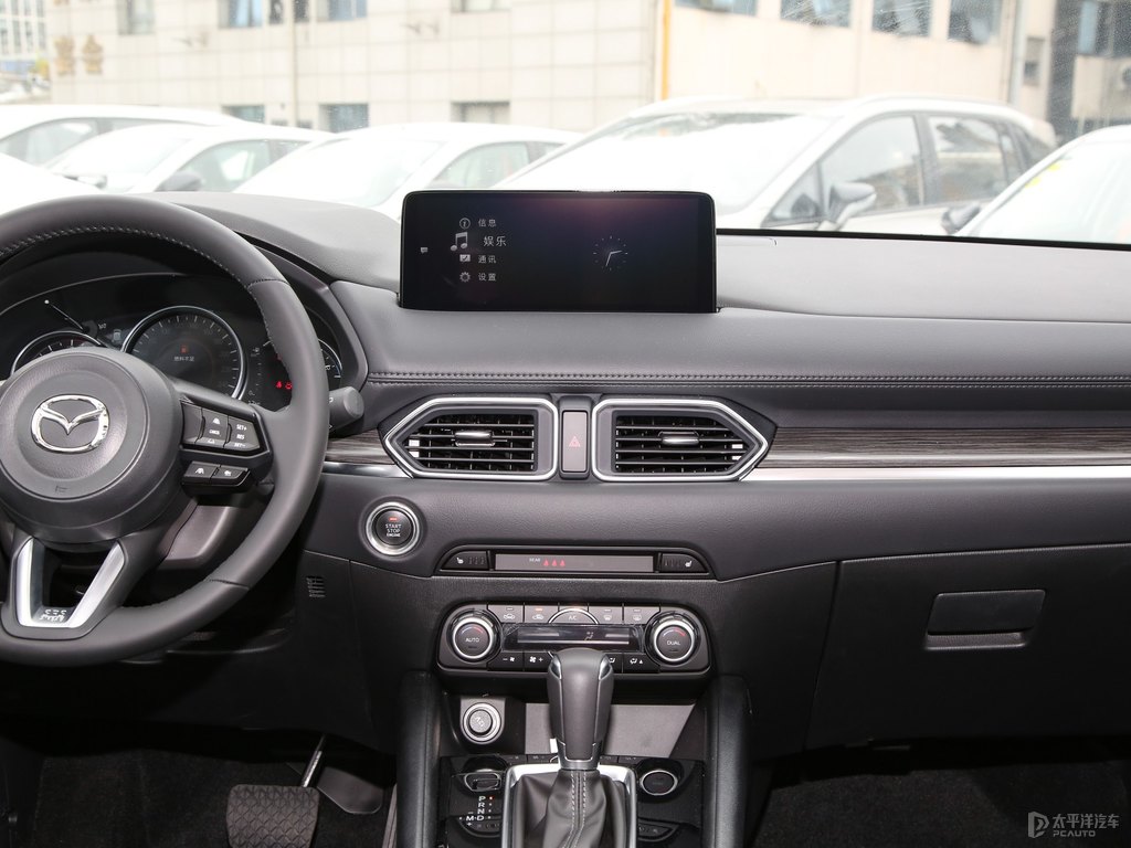 珠光白馬自達(dá)CX-5中控內(nèi)飾圖片
